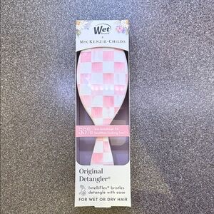 Wet Brush x MacKenzie-Childs Rosy Check Detangler (pink checkered)